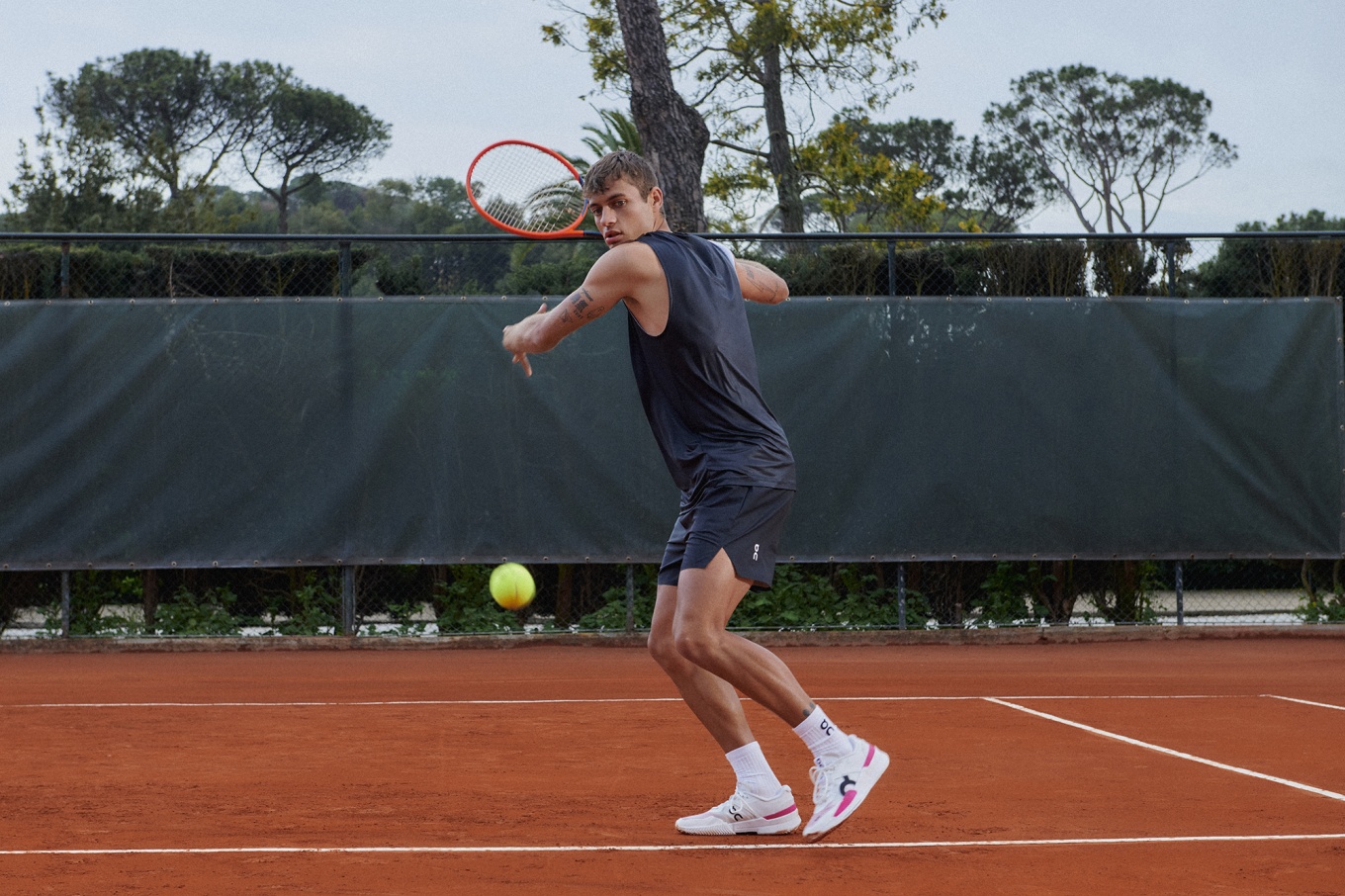 Новото лице в екипа на On: Компанията на Федерер ще облича топ италиански талант